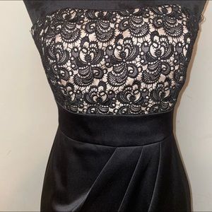 White House Black Markey Cocktail Dress Size 2.  Perfect for any party occasion